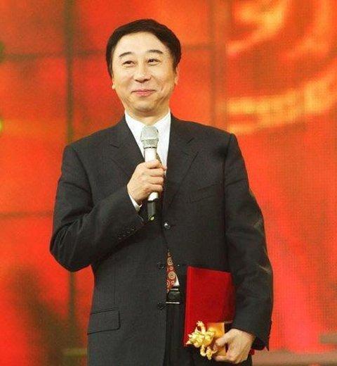 王立群家庭背景,出身寒门，逆袭人生，揭秘他的家庭背景与奋斗历程